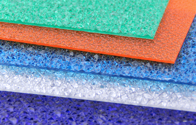Colored polycarbonate sheets